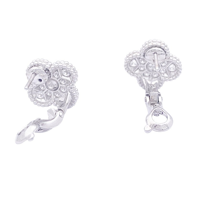 Boucles d'oreilles Van Cleef & Arpels "Vintage Alhambra" en or blanc et diamant - Castafiore