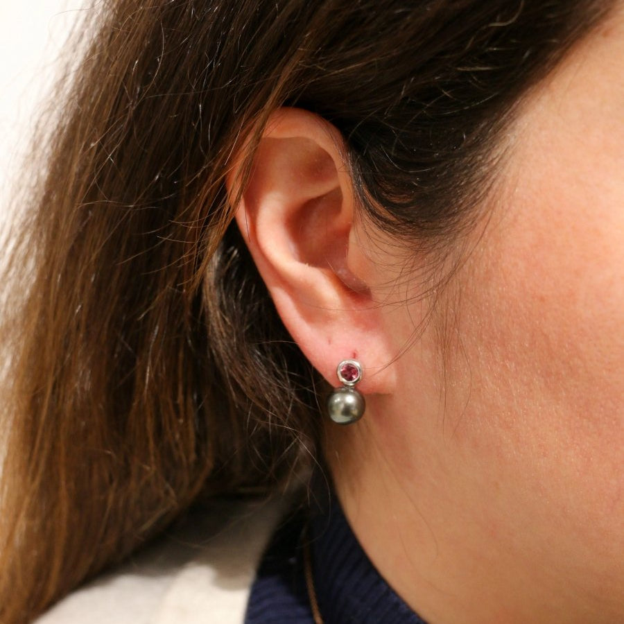 Boucles d’oreilles vintage en or, perles de Tahiti et tourmalines roses - Castafiore