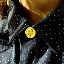 Bouton de plastron EMILE VERNIER en or jaune et diamants - Castafiore