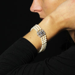 Bracelet 3 rangs de perles et son fermoir en or blanc - Castafiore