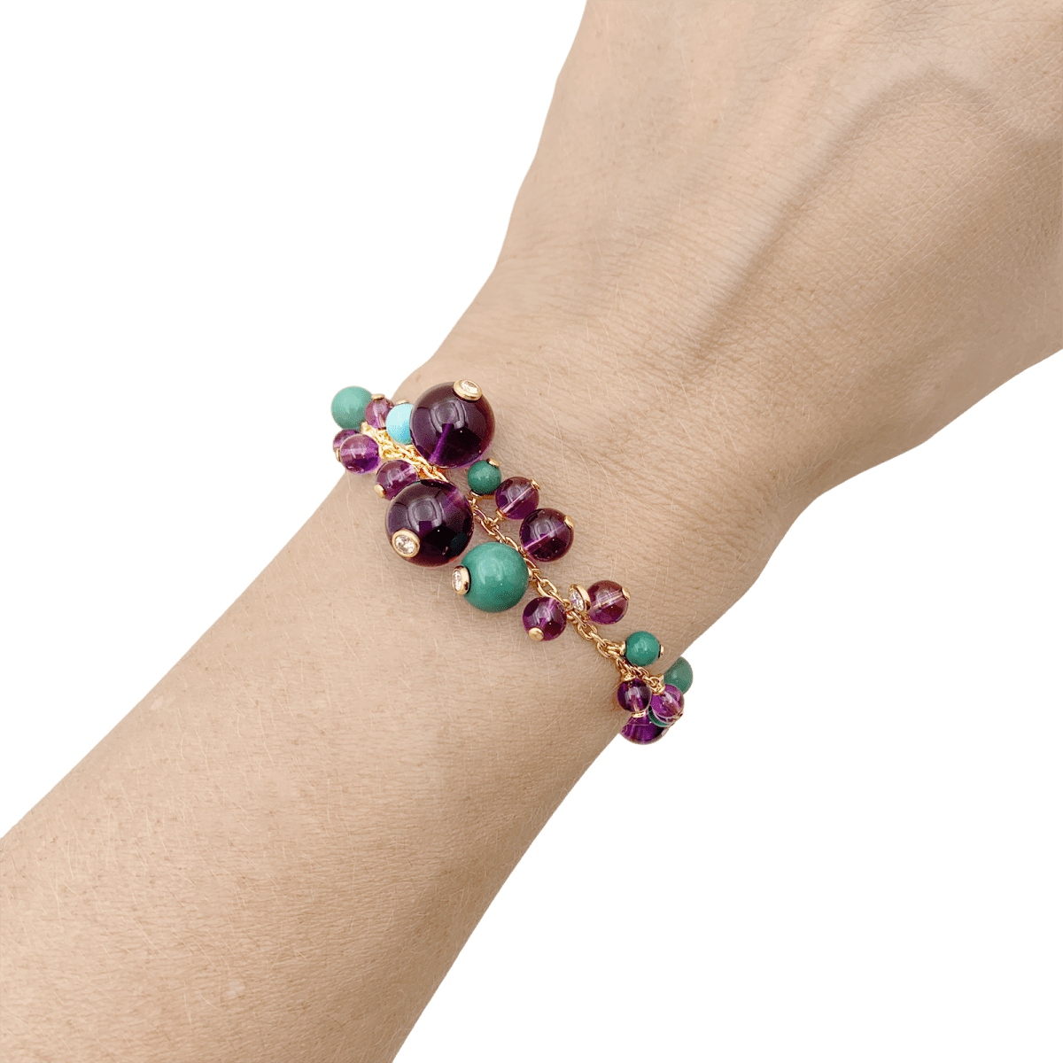 Bracelet Breloque CARTIER "Délices de Goa" en or jaune, turquoise, améthyste et diamants - Castafiore