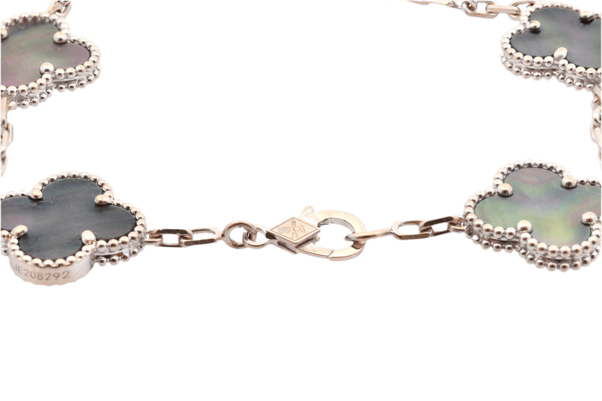 Bracelet Breloque VAN CLEEF & ARPELS "Vintage Alhambra" en or blanc et nacre - Castafiore