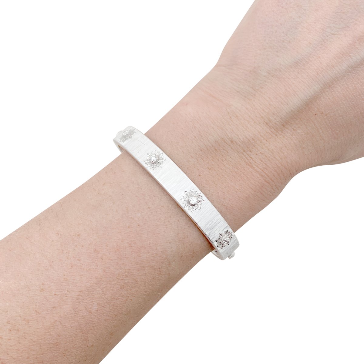 Bracelet BUCCELLATI "Macri Classica" en or blanc et diamants - Castafiore