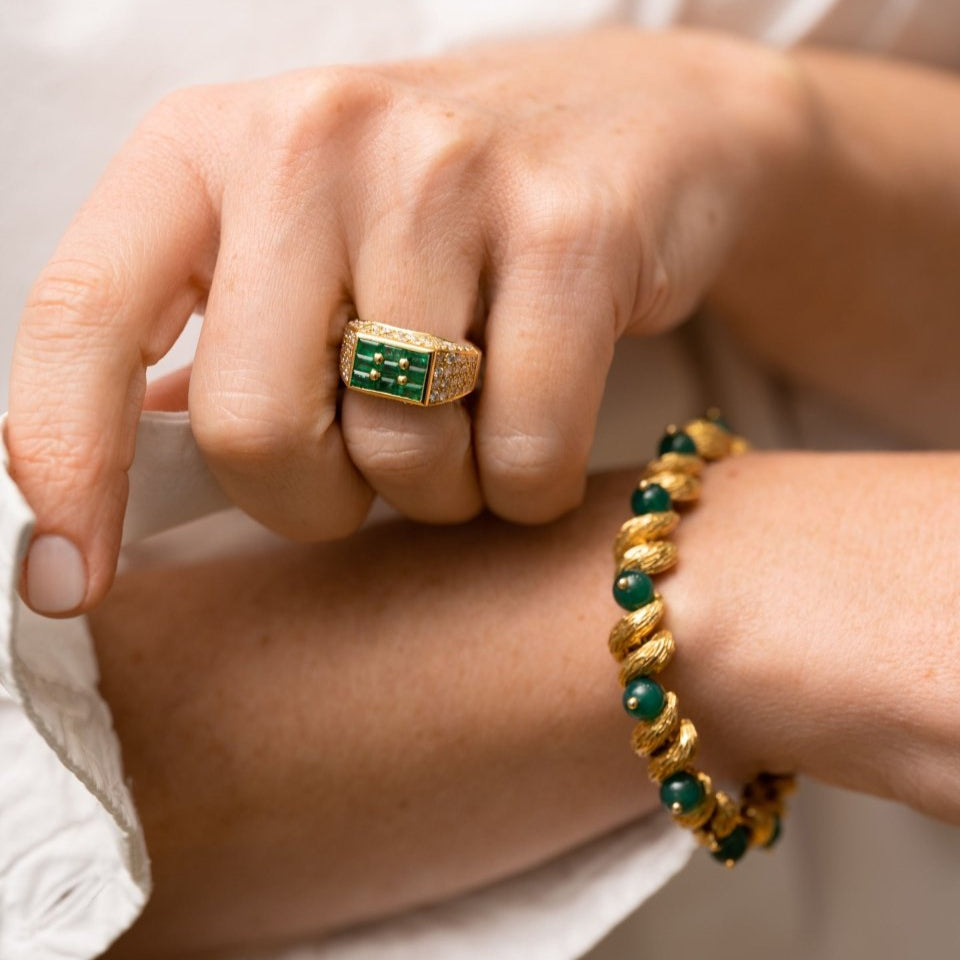 Bracelet Cartier boules en or jaune et chrysoprases - Castafiore