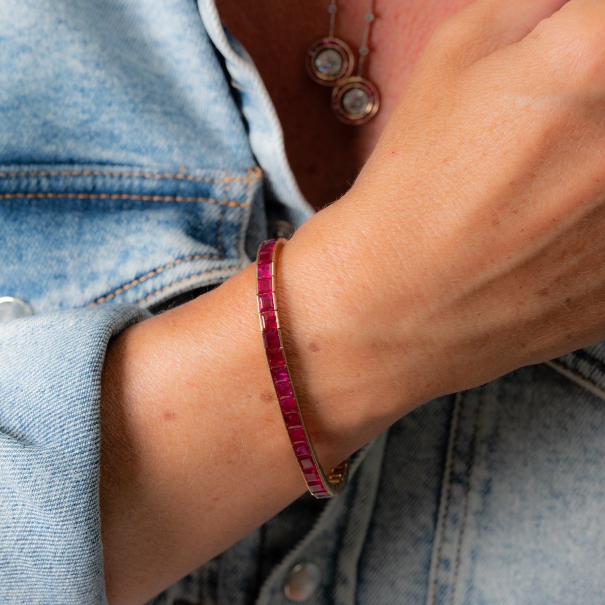 Bracelet CARTIER Ligne tennis en or jaune et rubis - Castafiore