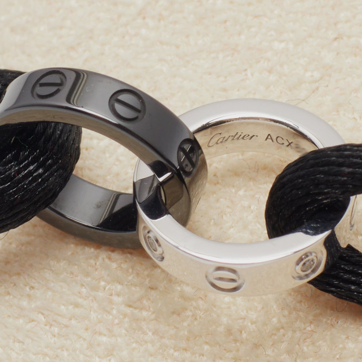 Bracelet Cartier Love Cord en or blanc et céramique - Castafiore