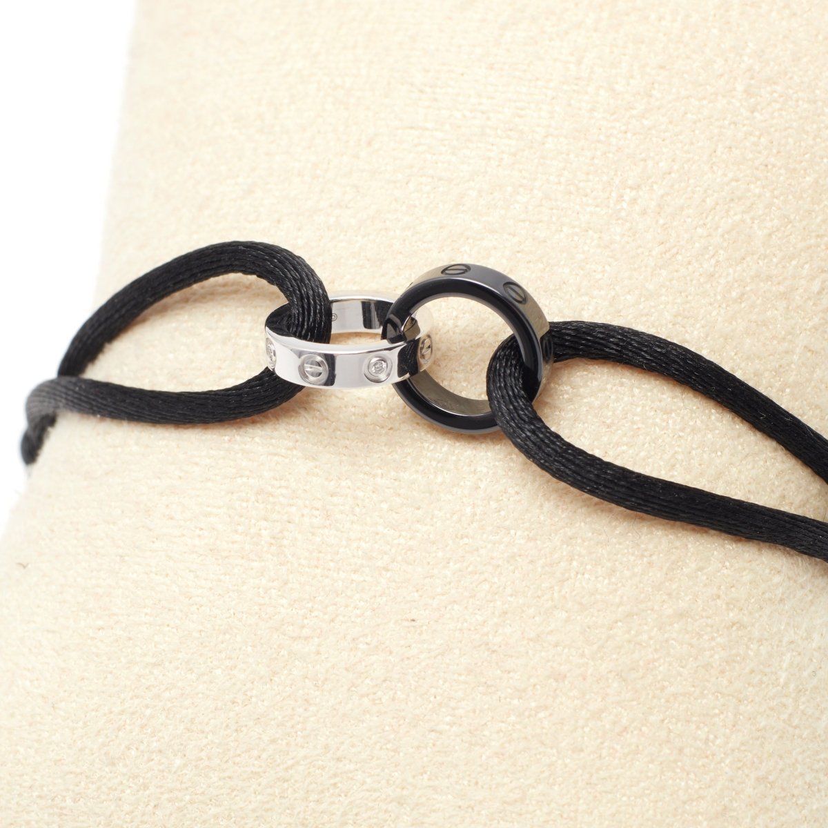 Bracelet Cartier Love Cord en or blanc et céramique - Castafiore