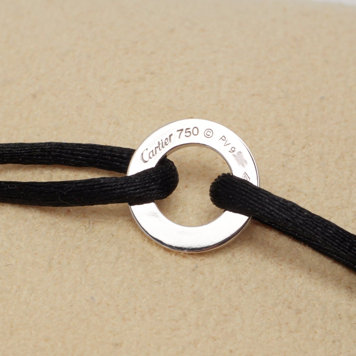 Bracelet Cartier Love Cord en or blanc et diamants - Castafiore