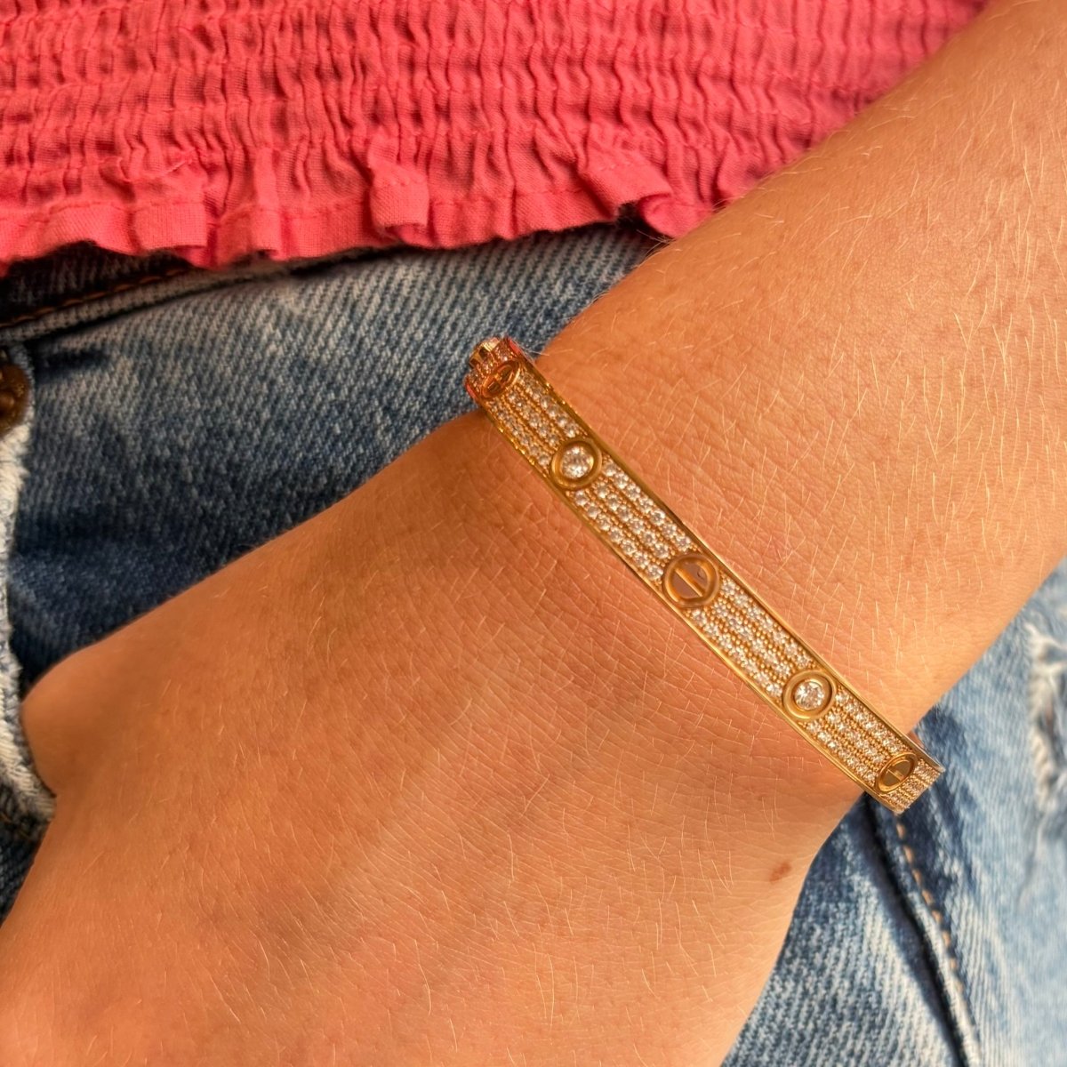 Bracelet CARTIER "Love" Modèle Classique Pavé en or rose et diamants - Castafiore
