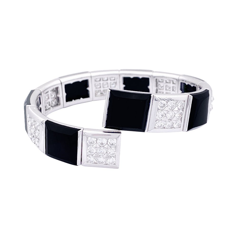 Bracelet CHANEL, "Harmonie", or blanc, diamants et onyx - Castafiore