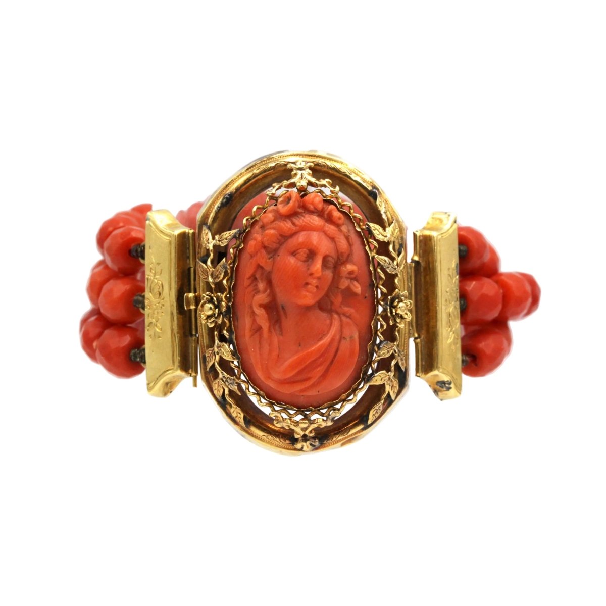 Bracelet en or jaune, camée et corail - Castafiore