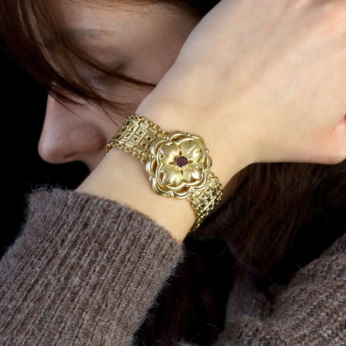 Bracelet en or jaune et grenat - Castafiore