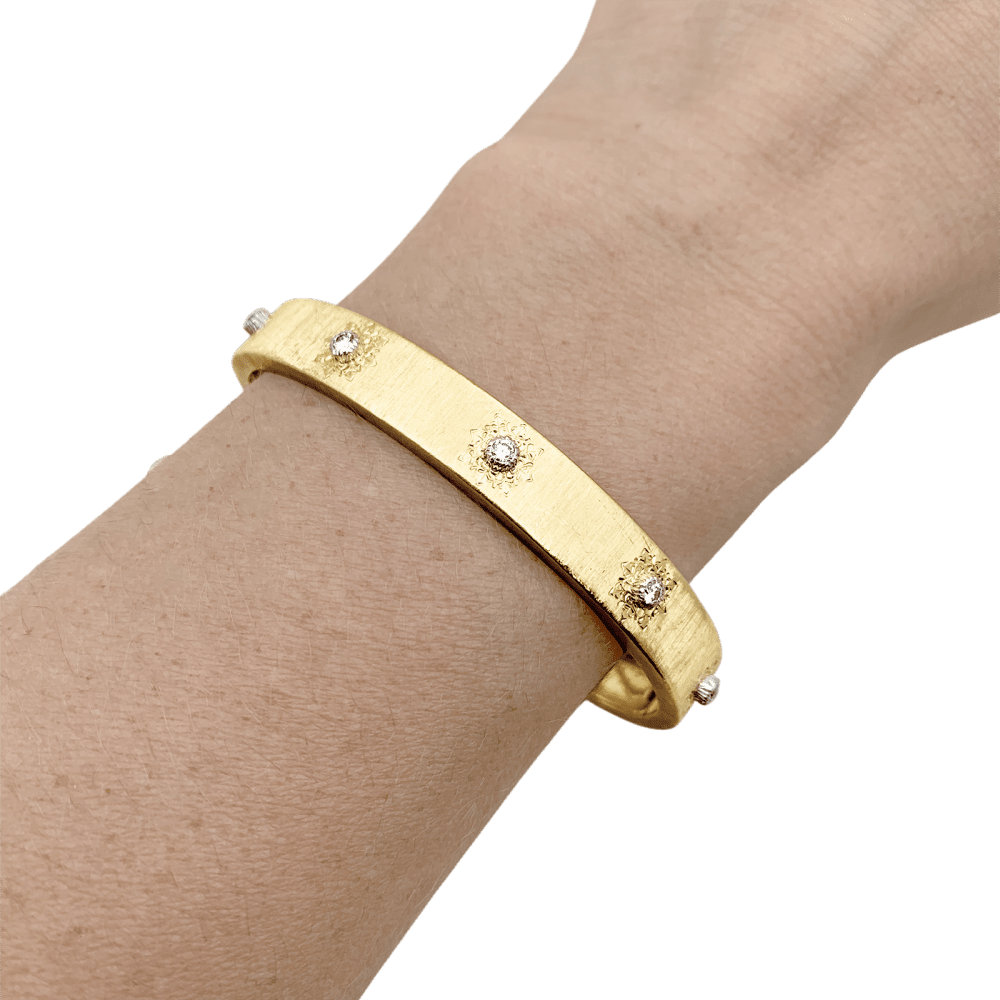 Bracelet Jonc BUCCELLATI "Macri Classica" en or jaune et diamants - Castafiore