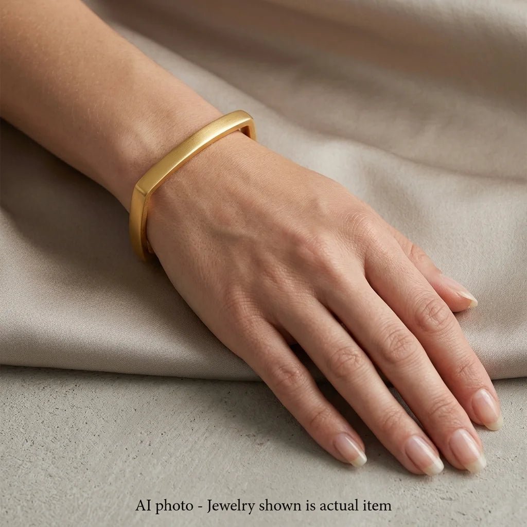 Bracelet Jonc CARLO WEINGRILL en or jaune - Castafiore