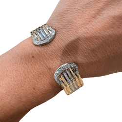 Bracelet Jonc CARTIER "Double C" en or jaune, or blanc, or rose et diamants - Castafiore