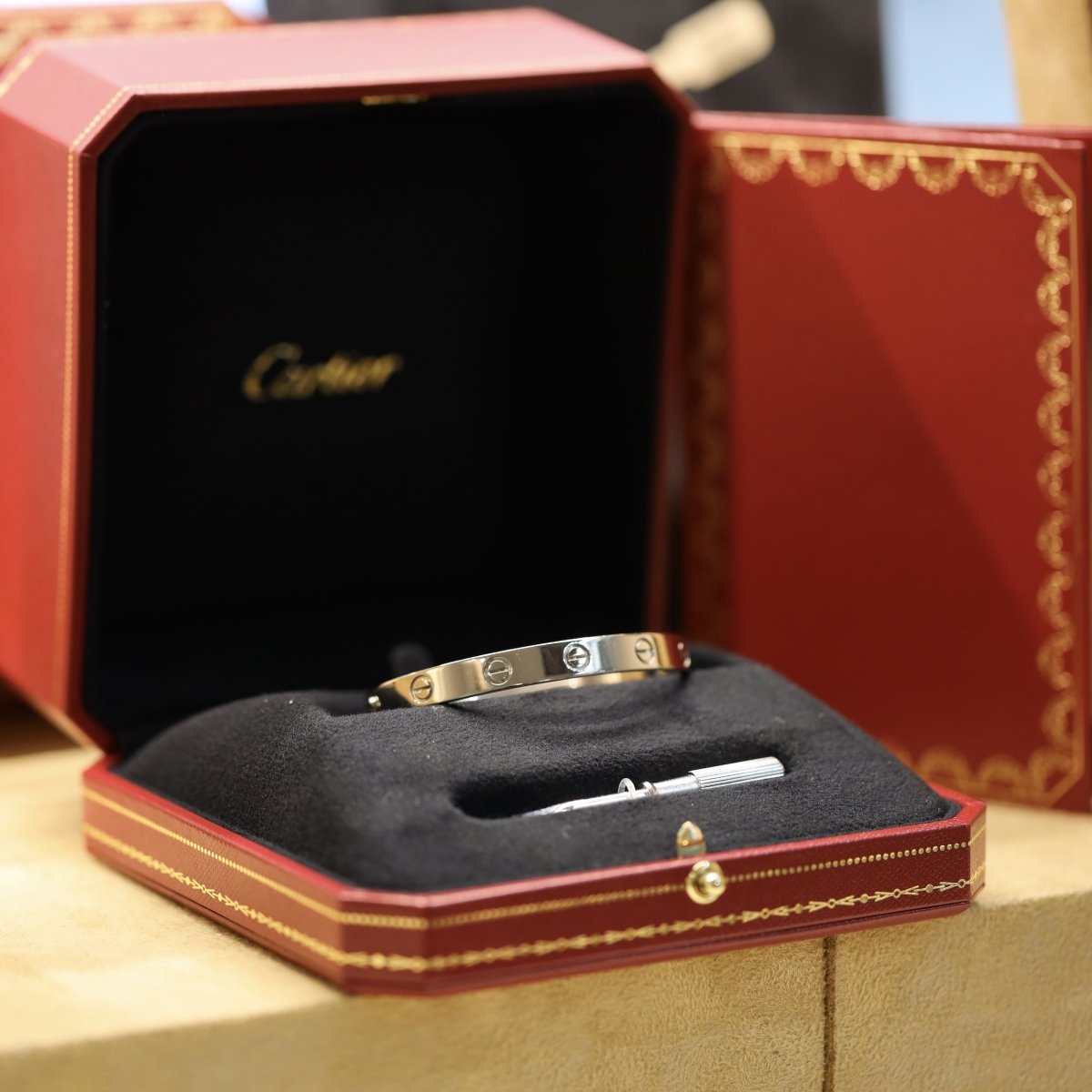 Bracelet Jonc CARTIER "Love" en or blanc - Castafiore