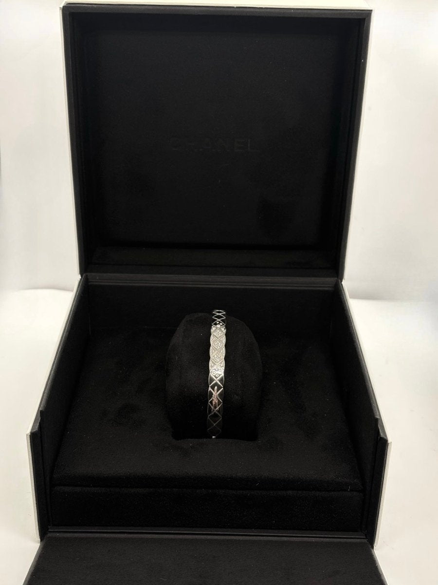 Bracelet Jonc CHANEL "Coco Crush" en or blanc et diamants - Castafiore