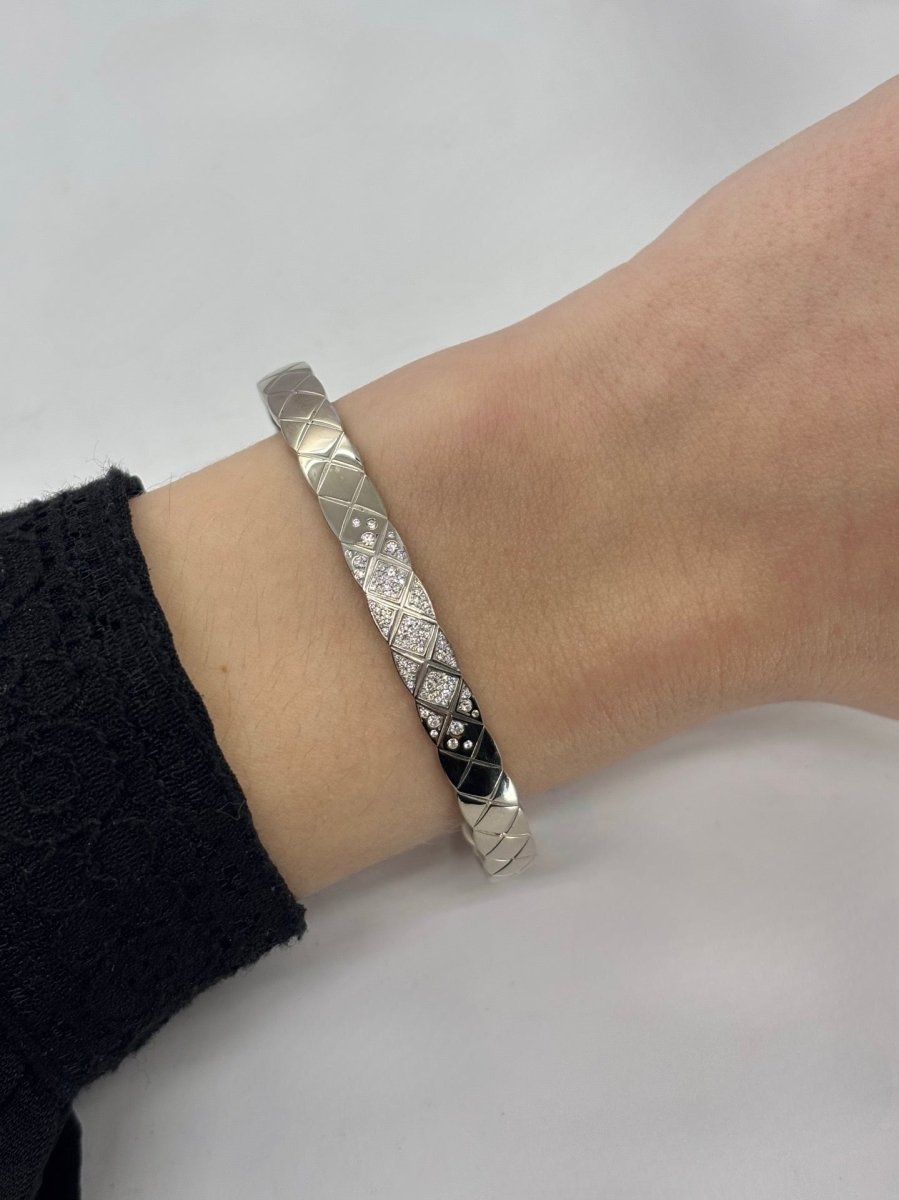 Bracelet Jonc CHANEL "Coco Crush" en or blanc et diamants - Castafiore