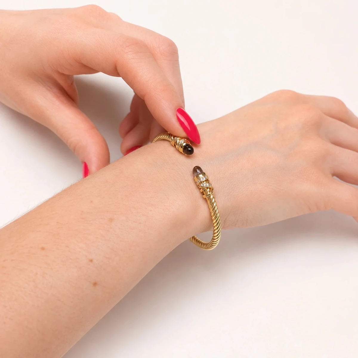 Bracelet Jonc en or jaune, améthystes et diamants - Castafiore