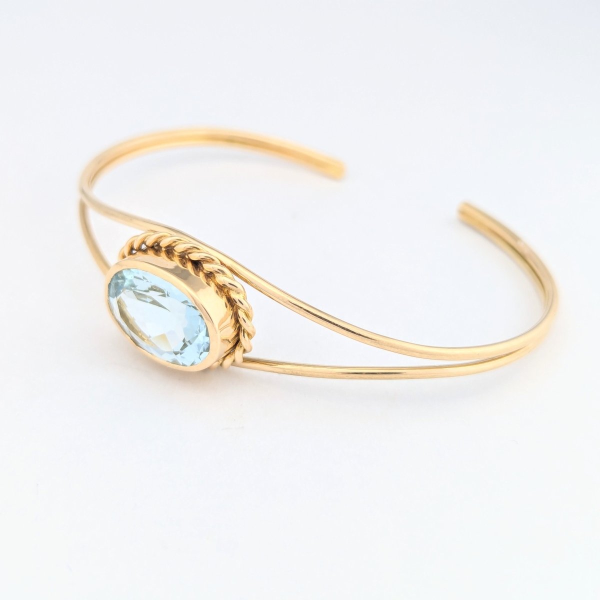 Bracelet jonc en or jaune et aigue-marine