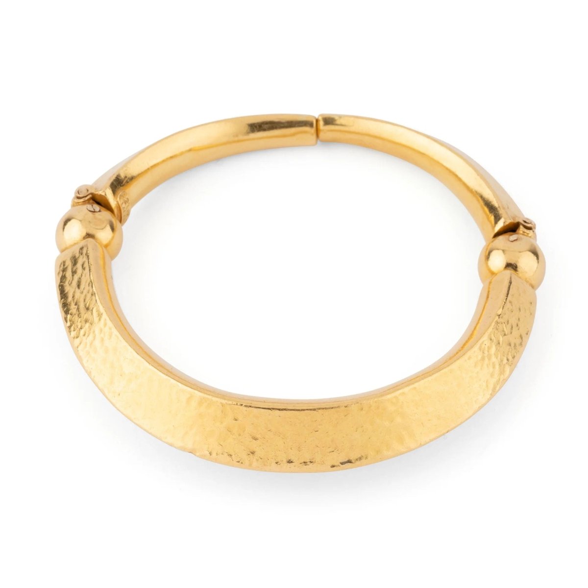 Bracelet jonc en or jaune martelé 22 k du créateur Lalaounis - Castafiore