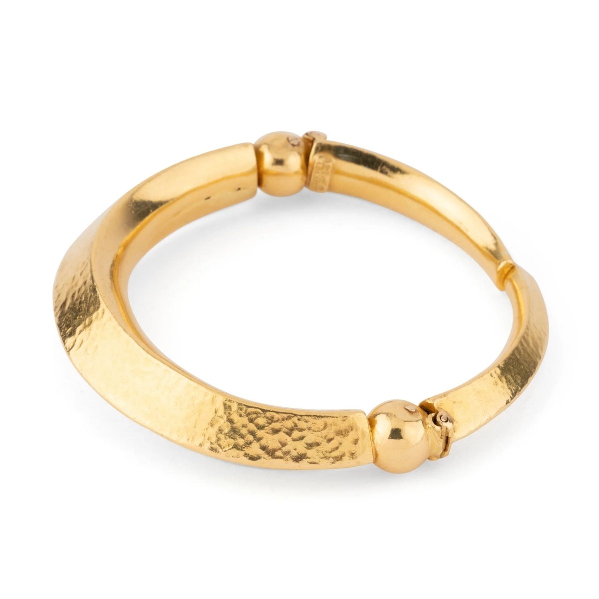 Bracelet jonc en or jaune martelé 22 k du créateur Lalaounis - Castafiore