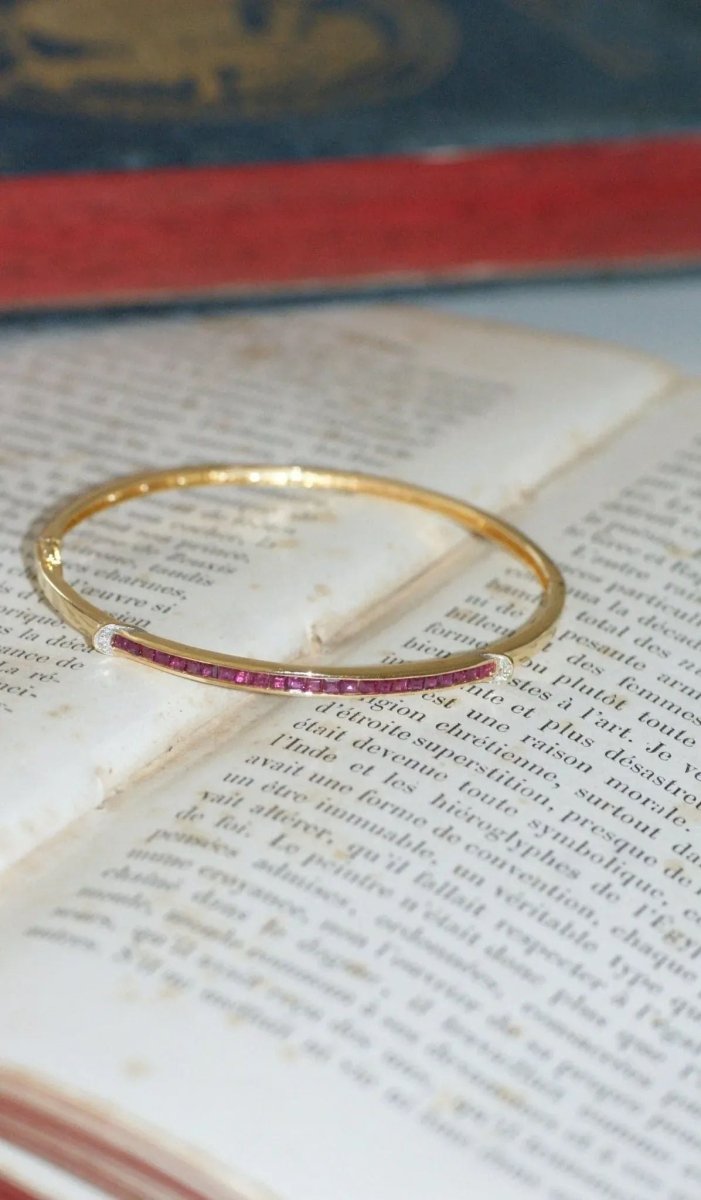 Bracelet jonc ouvrant rubis calibrés et diamants - Castafiore