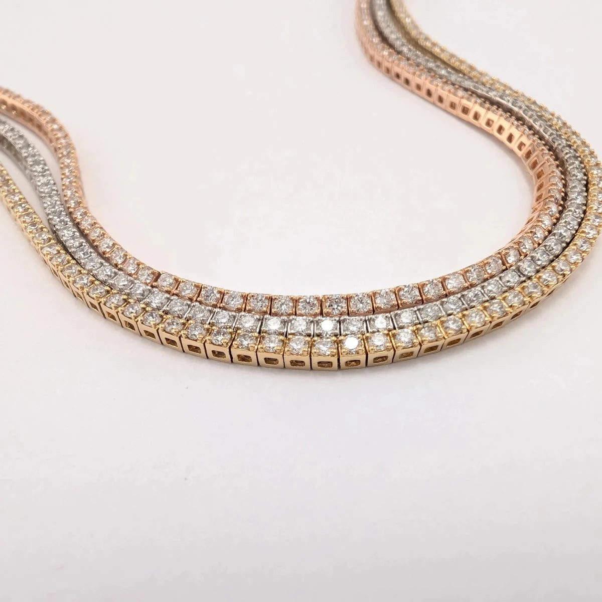 Bracelet Ligne en or blanc, or jaune, or rose et diamants - Castafiore