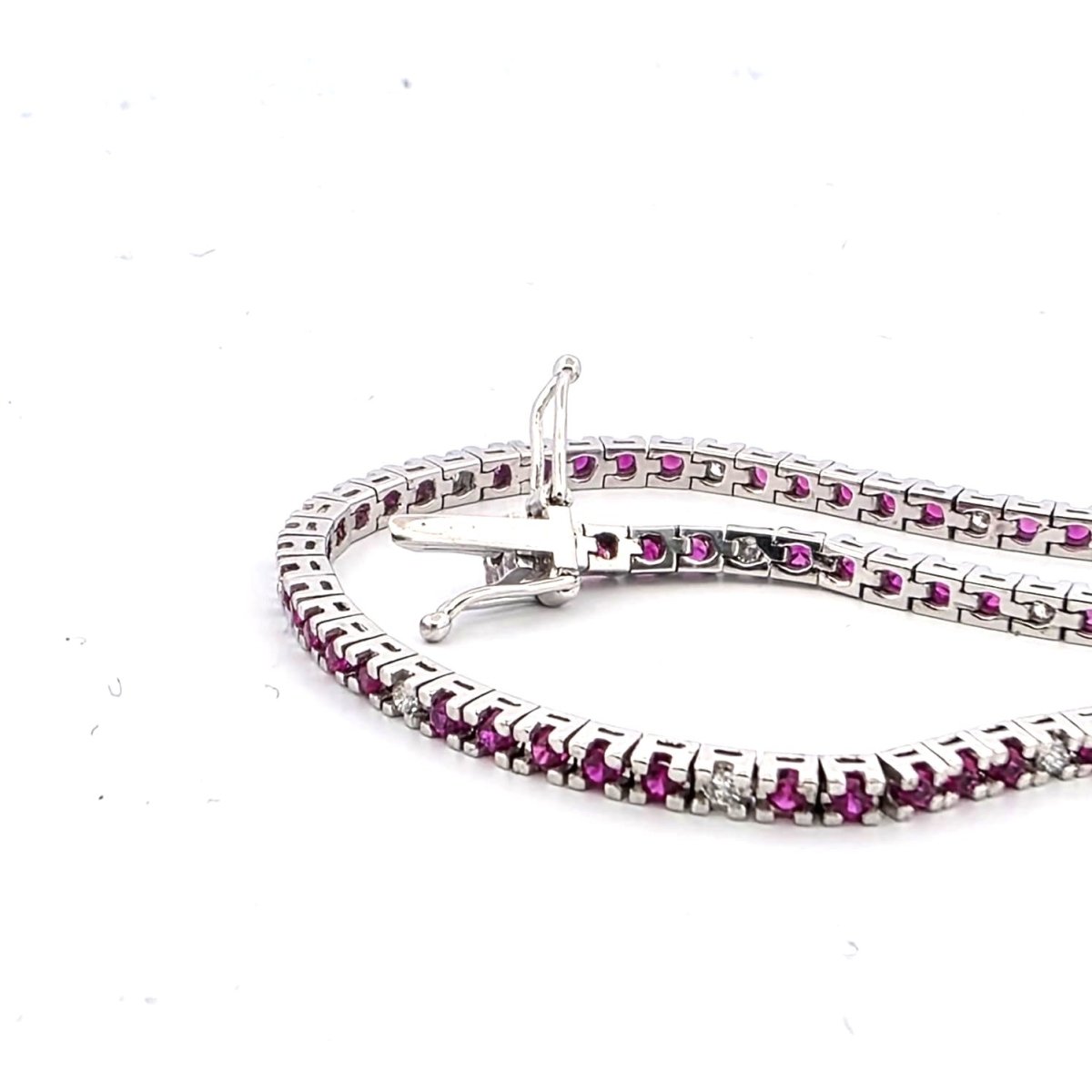 Bracelet Ligne en or blanc, rubis et diamants - Castafiore