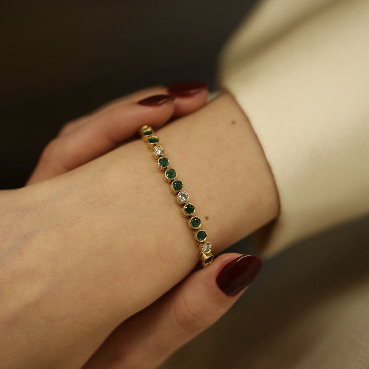 Bracelet Ligne en or jaune, émeraudes et diamants - Castafiore