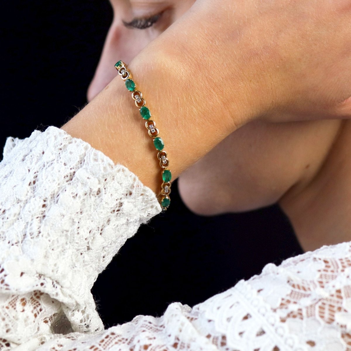 Bracelet Ligne en or jaune, émeraudes et diamants - Castafiore