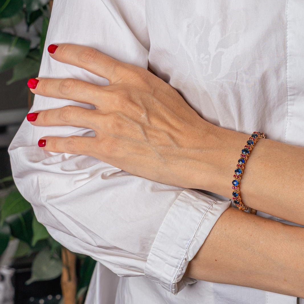 Bracelet Ligne en or jaune, or rose, saphirs et rubis - Castafiore