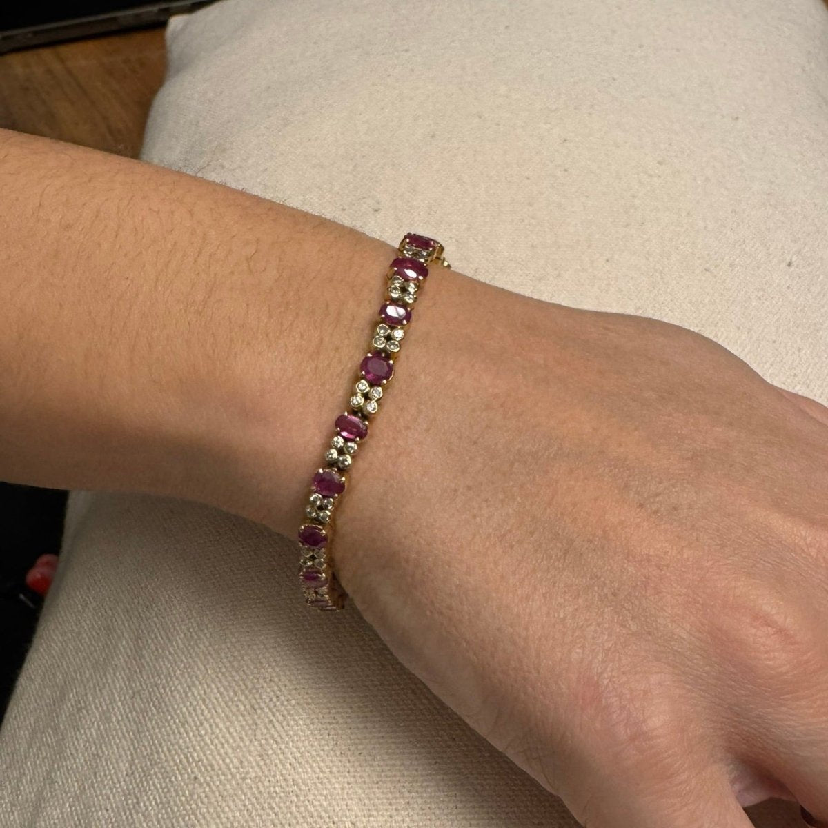Bracelet Ligne en or jaune, rubis et diamants - Castafiore
