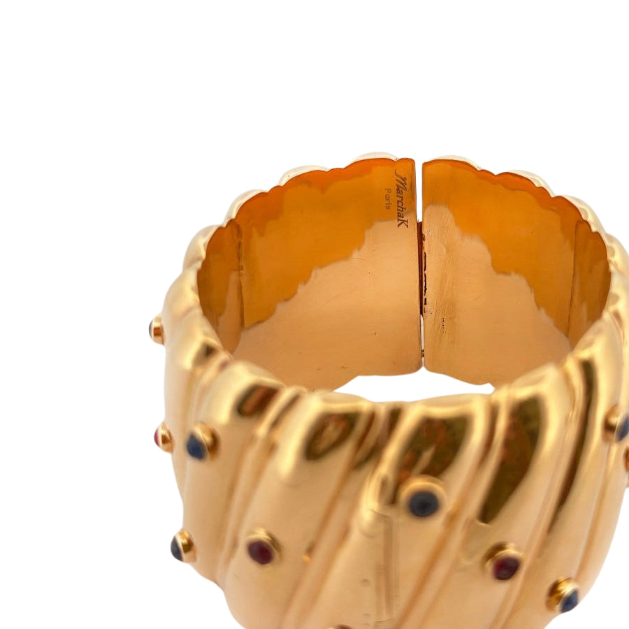 Bracelet Manchette MARCHAK en or jaune, saphirs et rubis - Castafiore