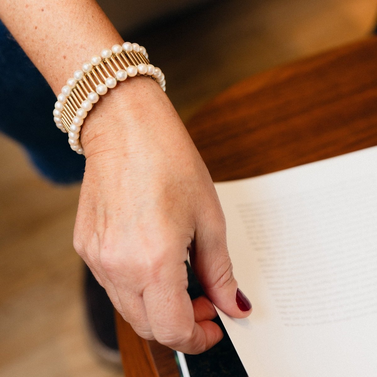 Bracelet Manchette POIRAY "Aphrodite" en or jaune et perles - Castafiore