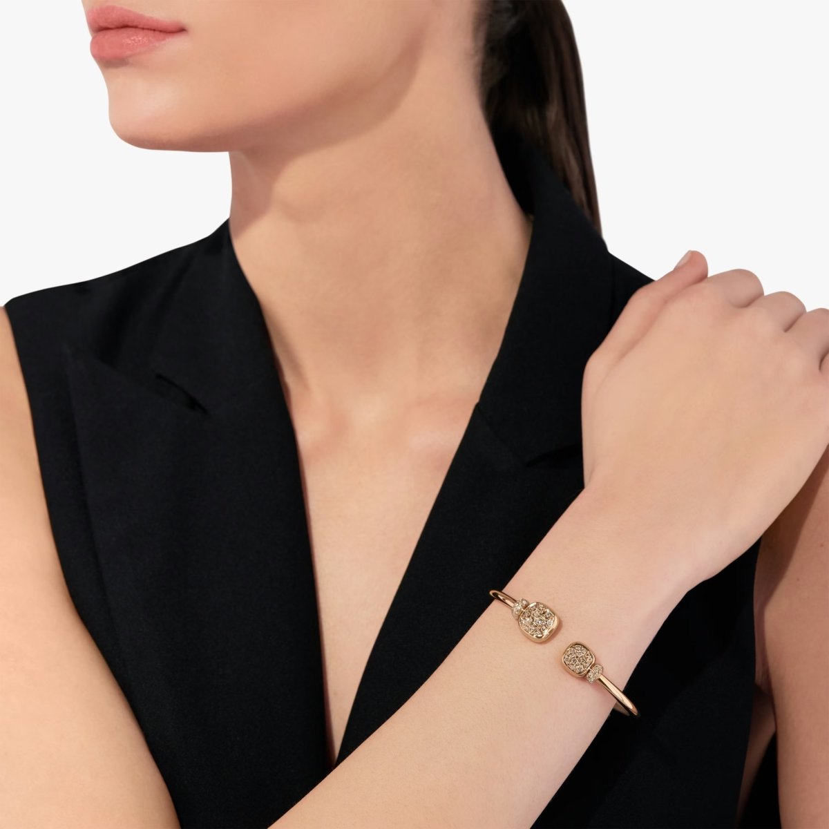 Bracelet Manchette POMELLATO "Nudo" en or rose, topazes et diamants - Castafiore