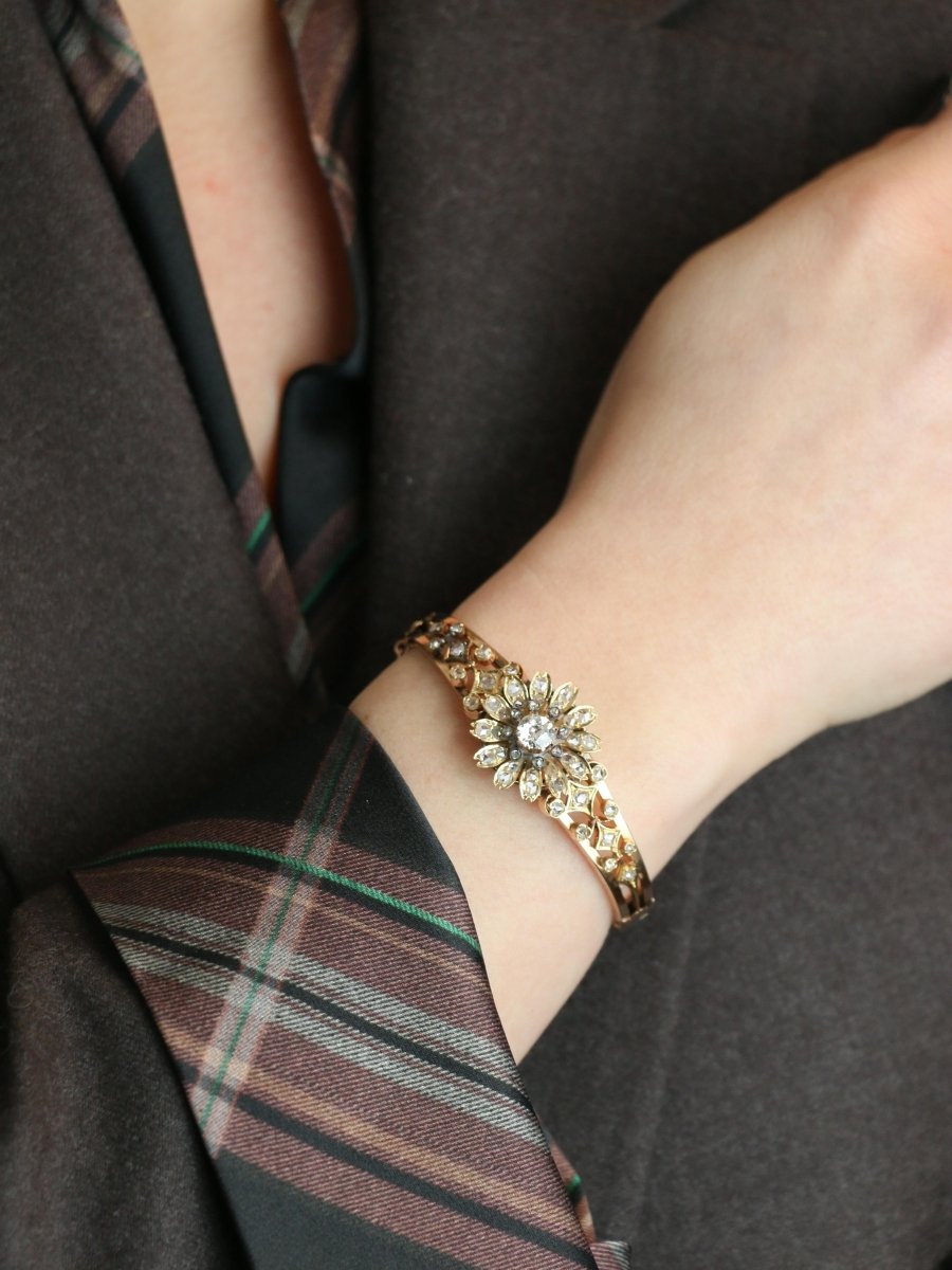 Bracelet Napoléon III fleur mobile or rose diamants taille ancienne - Castafiore