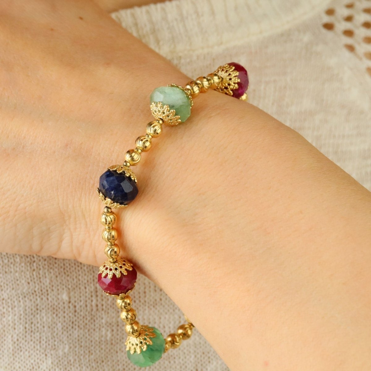 Bracelet or jaune et perles de rubis saphirs émeraudes en or jaune - Castafiore