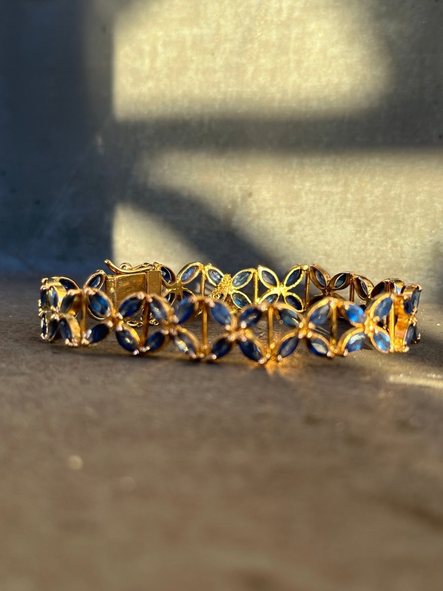 Bracelet rosaces en or jaune et saphirs - Castafiore