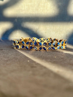 Bracelet rosaces en or jaune et saphirs - Castafiore