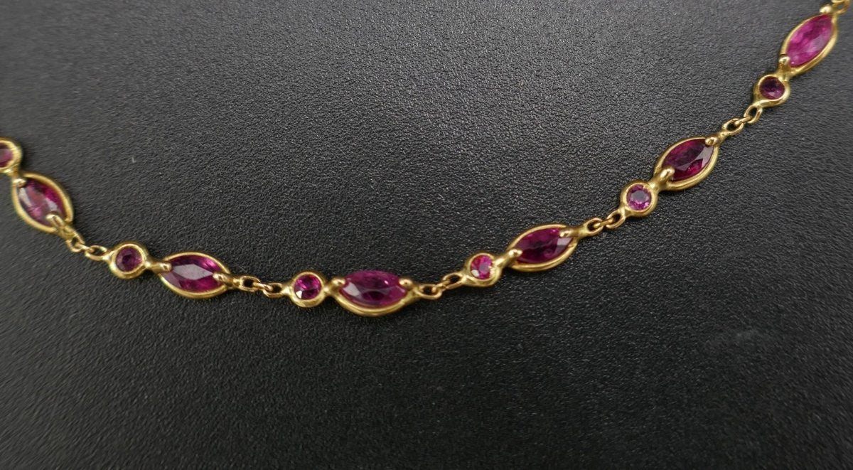 Bracelet Serti De 30 Rubis, Or 18 Carats. - Castafiore