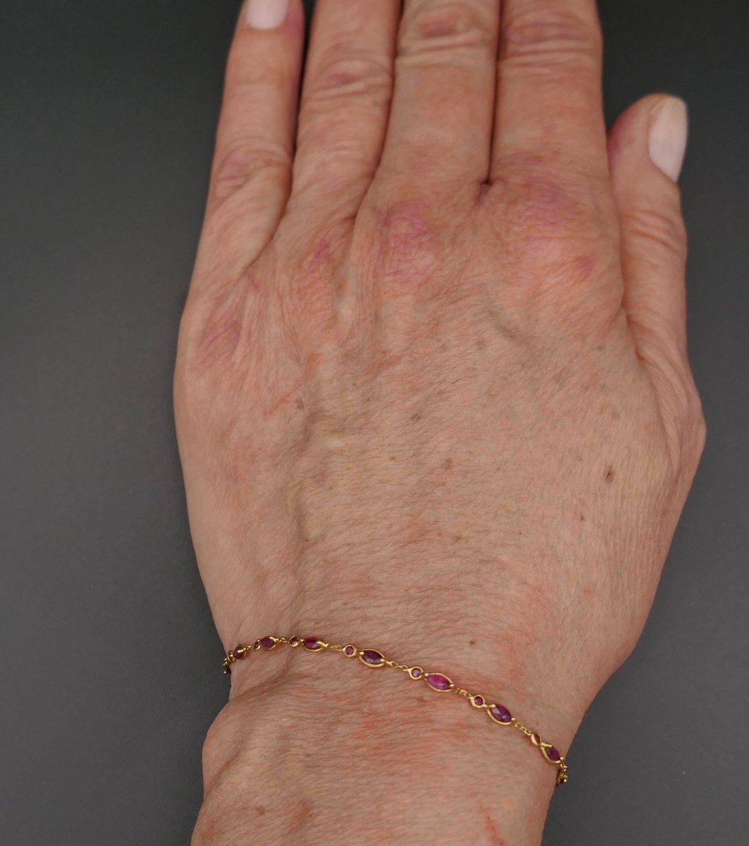 Bracelet Serti De 30 Rubis, Or 18 Carats. - Castafiore
