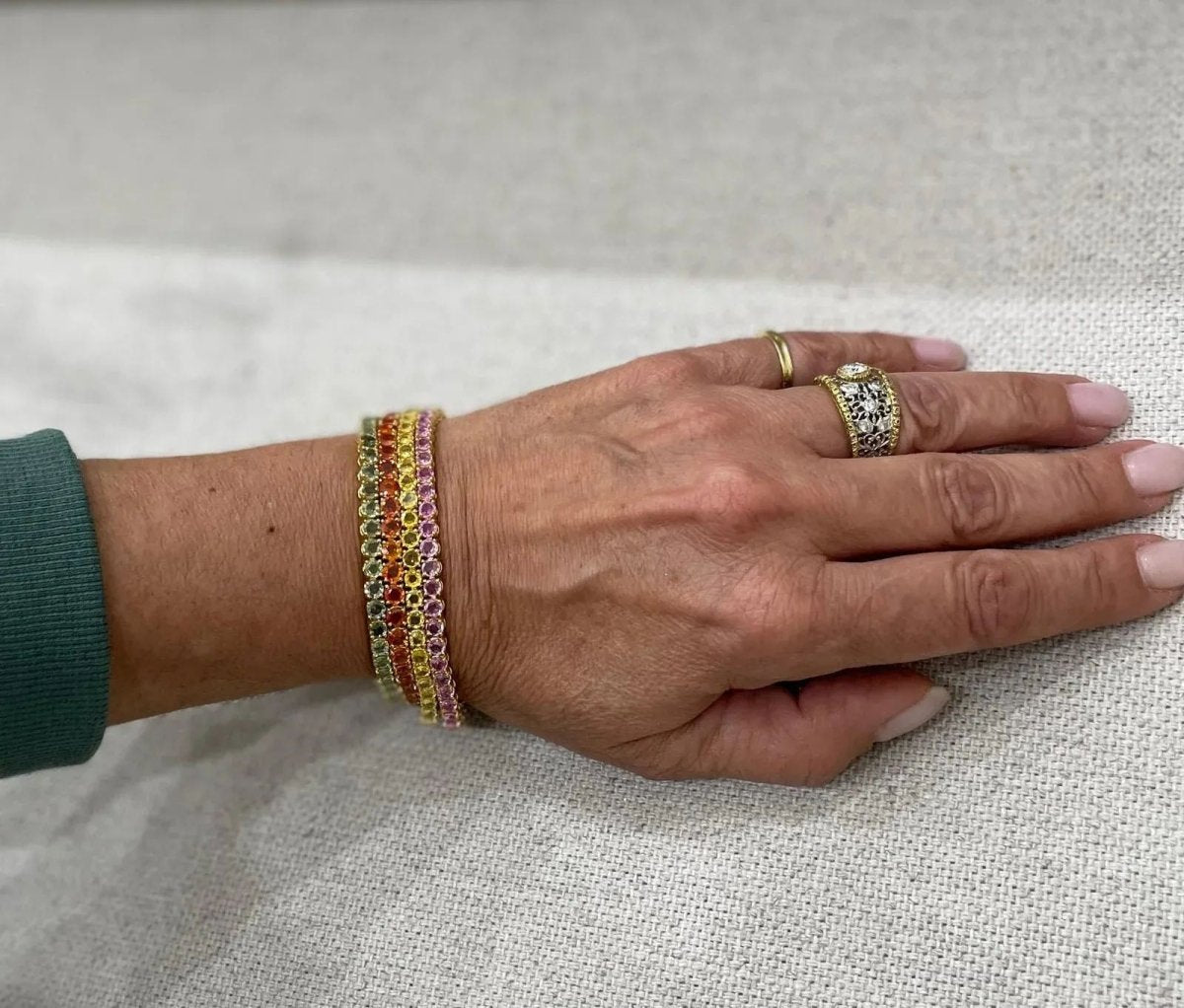 Bracelet tennis en or avec saphir bleu naturel de 7 carats - Castafiore