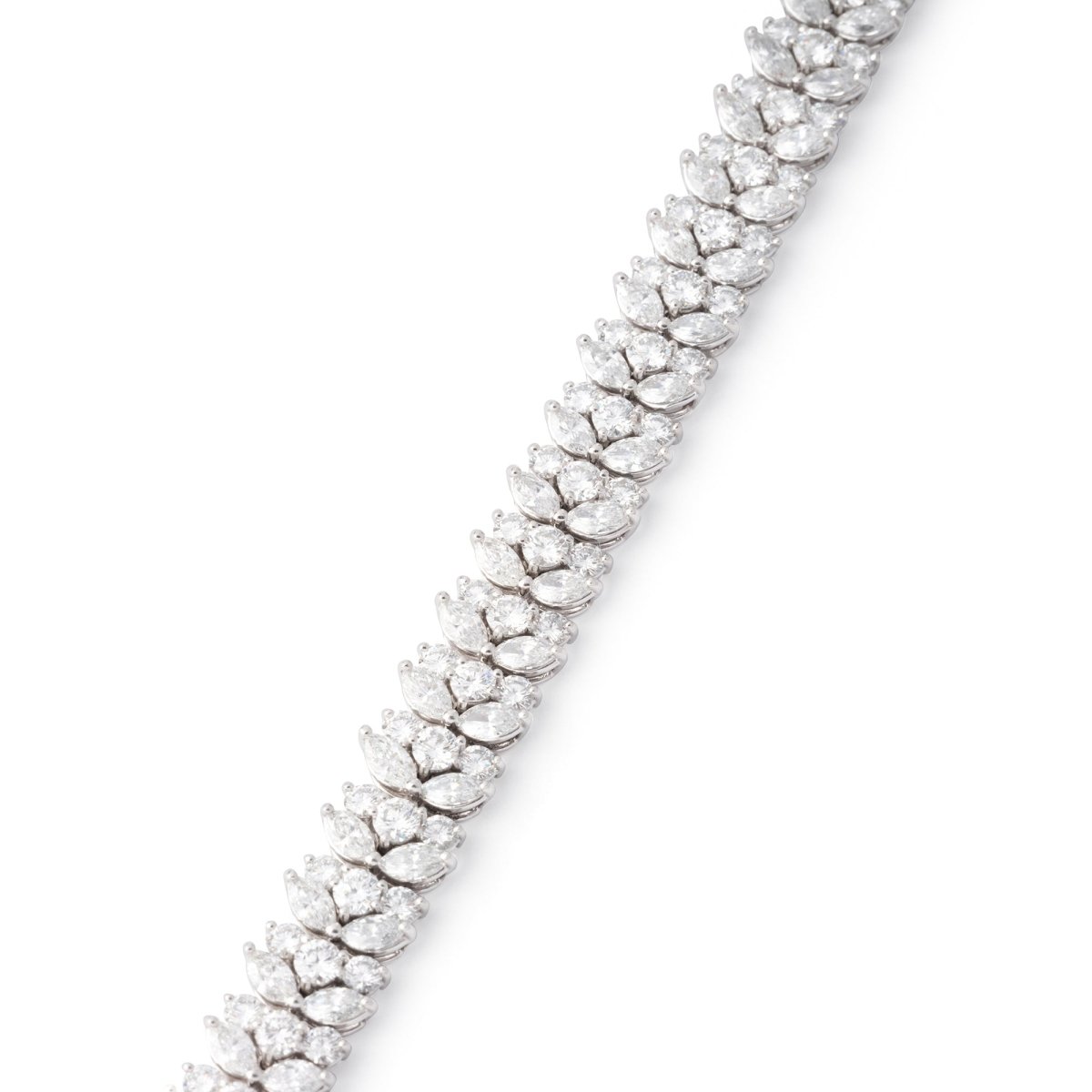 Bracelet TIFFANY & CO. "Feuillages" en platine et diamants - Castafiore