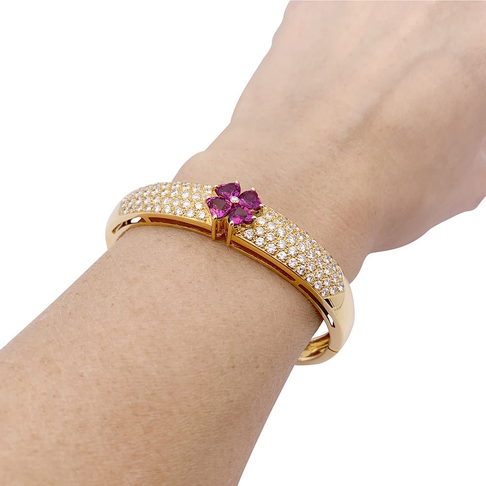 Bracelet VAN CLEEF & ARPELS en or jaune, saphir rose et diamant - Castafiore