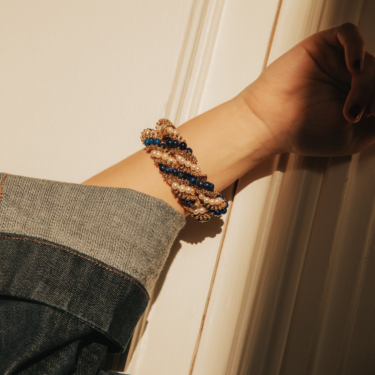 Bracelet VCA "Twist" en or jaune, perles et lapis - lazuli - Castafiore