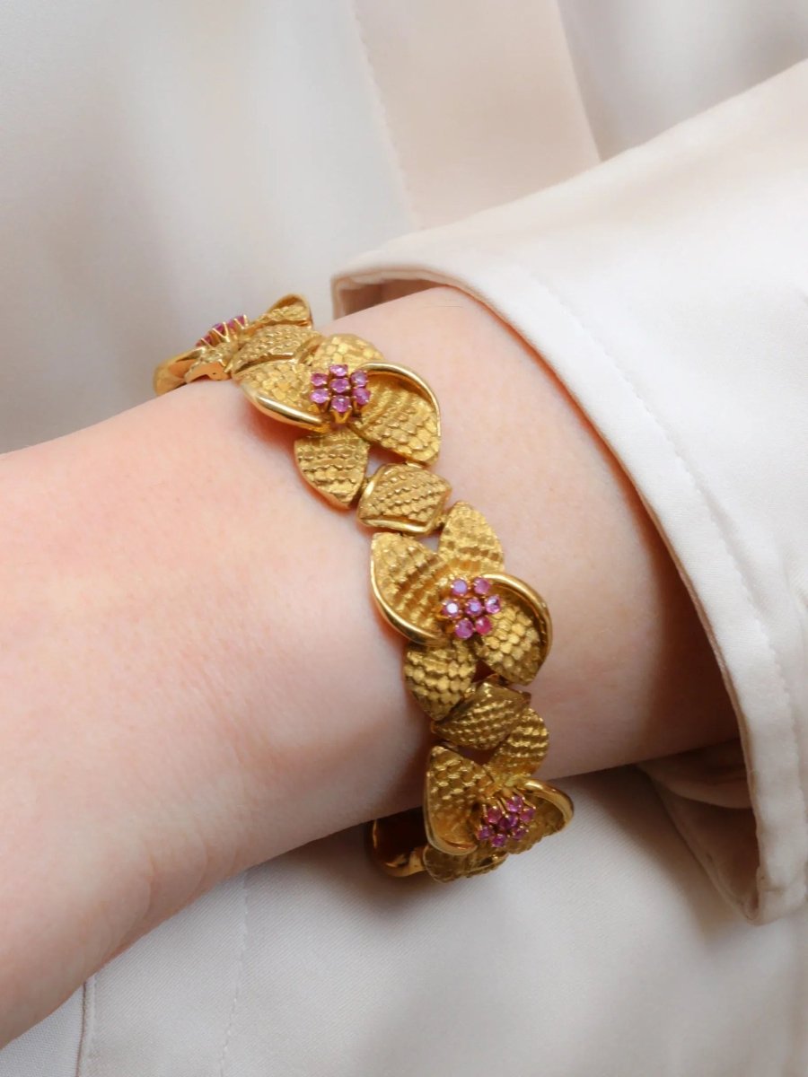 Bracelet vintage fleur en or amati et rubis - Castafiore