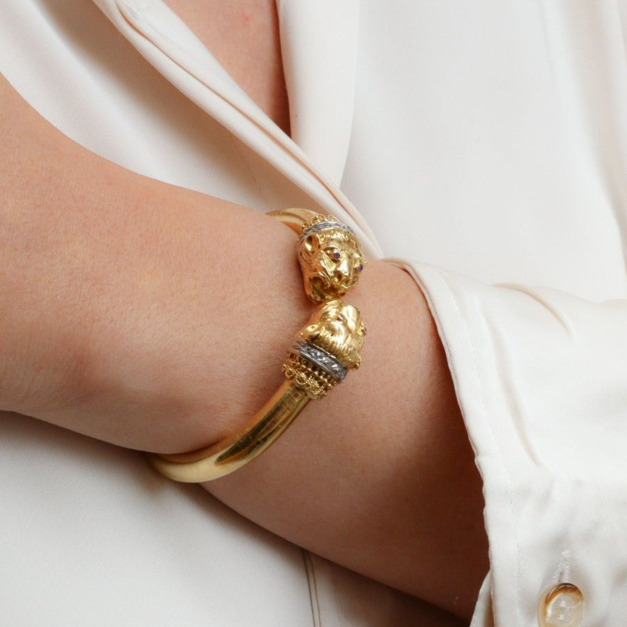 Bracelet ZOLOTAS "tête de felins" en or jaune, rubis et diamants - Castafiore