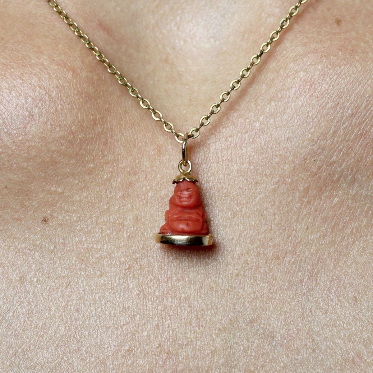 Breloque Bouddha corail et or - Castafiore