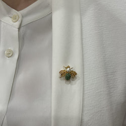 Broche "Abeille" Or jaune 18k avec Emeraudes et Perle de culture 1990. - Castafiore